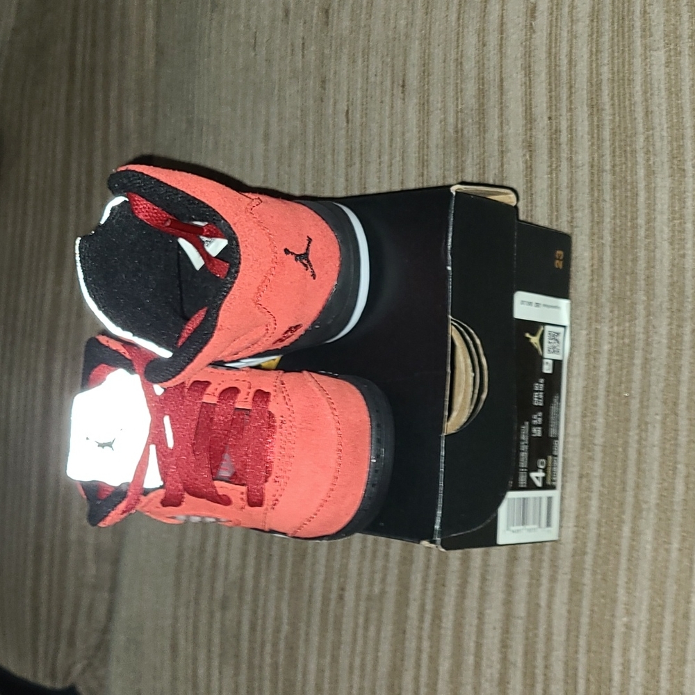 UNISEX JORDAN 5 RETRO